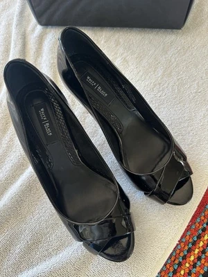 Zapatos de tacón de cuero negro charol talla 7 White House Black Market Foto 1 de 4