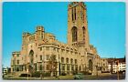 Indianapolis Indiana ~ Kathedrale des schottischen Ritus ~ Tudor-gotische Architektur ~ Auto der 1950er Jahre