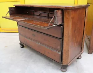 Cassettone italiano scantonato in noce con primo cassetto a ribalta '700 fron... - Foto 1 di 5