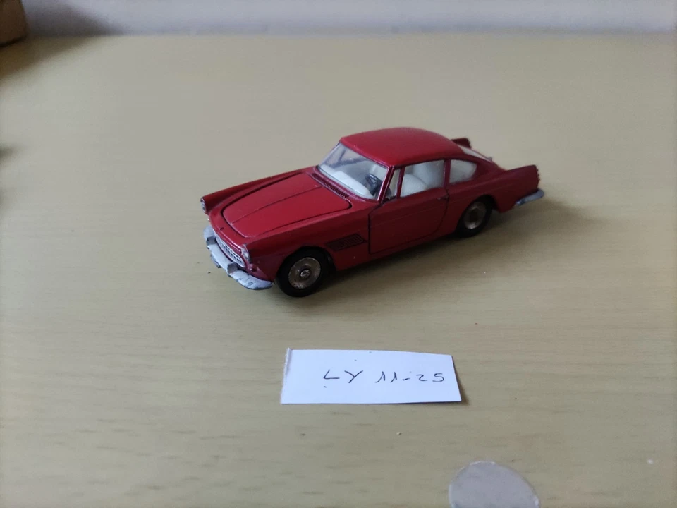 DINKY TOYS, FERRARI 250 GT, 1/43e - Photo 1/3