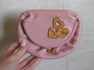 Vintage Juicy Couture Y2K rosa Leder Kiss Lock Clutch Herzen Make-up Tasche MÄNGEL LESEN - Bild 1 von 21