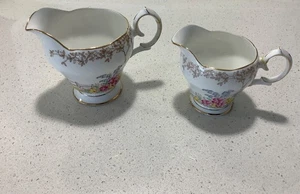 JARRAS DE CREMA Y LECHE DE INGLATERRA RECUERDOS PORCELANA HUESO FINO CAMPANA AÑOS 20 - Imagen 1 de 9