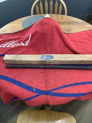 Almofada de para-choque central traseira Ford Pinto NOS 1974-76 D4FZ-17C830-A - Imagem 1 de 4