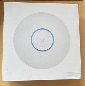 UbiQuiti Access-Point UniFi 6 Long-Range ungebraucht, orginal eingeschweißt - Zdjęcie 1 z 4