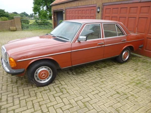 1983 MERCEDES 200 AUTO W123 BARN FIND - Picture 1 of 12