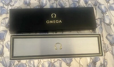 Caja Reloj Omega Vintage Larga Plástico Plata Negro 9.75x 2.25" EXCELENTE con Caja Foto 1 de 4