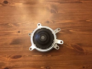 Water Pump GMC Sierra 2500 HD 2001-05 - Picture 1 of 8