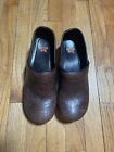 Dansko Professional Brown Tooled Leather Clogs Shoes Women's Size 40 (Us 8.5)