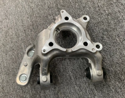 OEM 52710-BE000 CONJUNTO DE PORTAAVIONES-EJE TRASERO, IZQUIERDA IZQUIERDA IZQUIERDA para Hyundai Kona 2024~2025 *4x4* Foto 1 de 4