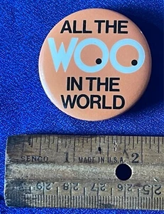 Bernie Worrell All Woo in World 1978 vintage promo pinback/pin/botón/insignia - Imagen 1 de 2