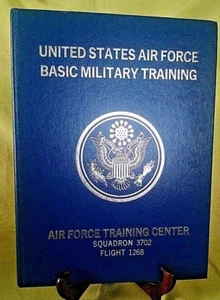 AIR FORCE TRAINING CENTER SQUADRON 3702 FLIGHT 1268 LACKLAND AFB 1974 BASIC BK* - Bild 1 von 9