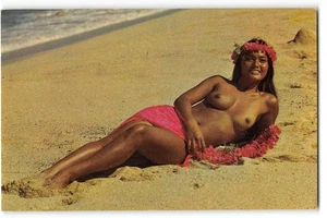 Akt Oben Ohne HAWAII MAIDEN Polynesierin Hula Girl 1973 Vintage Postkarte - Bild 1 von 2