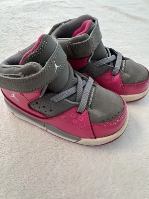 Nike Air Jordan Flight 407496-043 gris/rosa talla 6C año 2012 Y2K niñas pequeñas Foto 1 de 4