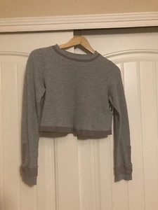 Free People Movement Cropped Top Grey Waffle Knit XS Xtra Small Embellished Cuff - Picture 1 of 3