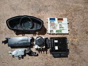 VOLVO V40 2.0 D2 SE MODELL 2015 MANUELL HALOGEN SCHEINWERFER DIESEL ECU KIT 31452623 - Bild 1 von 13