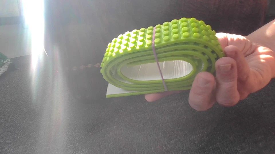 Cinta de ladrillo flexible verde claro con adhesivo compatible con Lego Foto 1 de 1