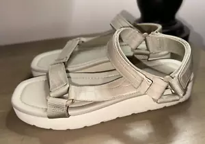 Vince Riemchen Sport Sandalen Damen US 10 EU 40 Beige Leder EUC - Bild 1 von 7