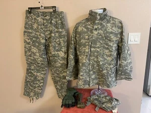 US ARMY ACU DIGITAL JACKET PANTS GLOVES & FLASHLIGHT CAMOUFLAGE MEDIUM REGULAR - Picture 1 of 12