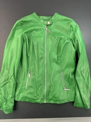 Женская куртка на молнии Alfani однотонная зеленая искусственная кожа с подкладкой маленький воротник на пуговицах - Изображение 1 из 4