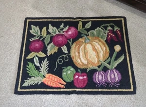Vintage Hand Hooked Rug 100% Wool 20 x 26 inch Fall Autumn Vegetables Pumpkin - Picture 1 of 6