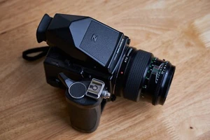 Bronica ETRsi Kit with 5 Lenses, Two 120 Backs, Speed Grip, and Pelican Case  - Picture 1 of 7
