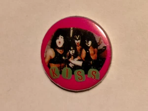 Kiss Gene Ace Peter glam rock rockband band vintage SMALL BUTTON music 7 - Imagen 1 de 1