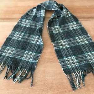J. Pelegrin 100% Pure Virgin Wool Wrap Scarves Gray Plaid Fringe Outdoor - Picture 1 of 7