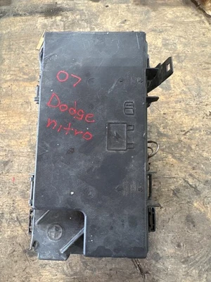 Dodge Nitro TIPM 2007 módulo de alimentación integrado caja de fusibles OEM 56049721AJ Foto 1 de 4