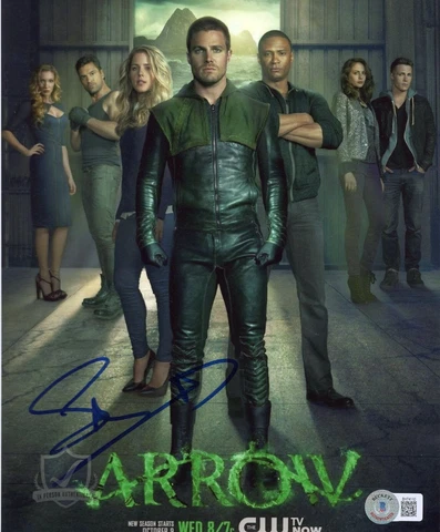 Stephen Amell ARROW Signed 10x8 Photo Beckett Certified BH74110 Cover