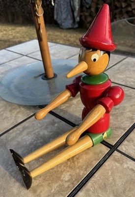 "Muñeca articulada de madera pintada a mano vintage de Pinocho 22"" Italia Newman Marcus" Foto 1 de 4