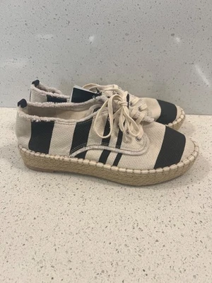 NUEVO CON ETIQUETAS Dolce Vita Roxie Para Mujer 7.5 Beige Rayas Alpargata Tenis Lona Zapatos Foto 1 de 4