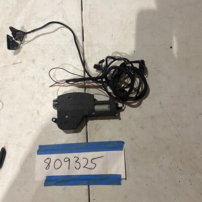 98-03 Mercedes-Benz W208 CLK320 CLK430 CLK55 AMG Headrest Motor 2089700126 - Image 1 of 4