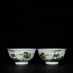 A Pair Chinese Enamel Colour Porcelain Hand Painted Squirrel Eat Grape Bowl 8180 - Picture 1 of 9