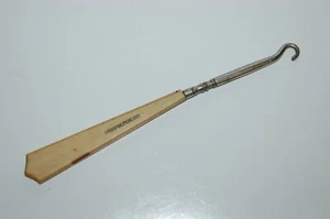 Herramienta de gancho de botón vintage MARFIL MUTALOID para zapatos y guantes de la época victoriana - Imagen 1 de 3