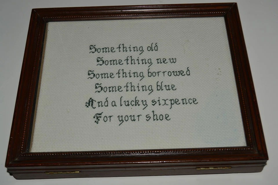 Caja de almacenamiento álbum de fotos vintage blanca de seis peniques para regalo de boda RARO Foto 1 de 4