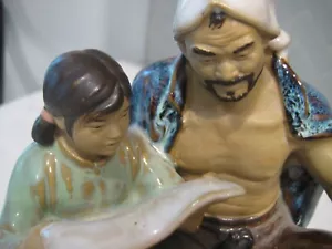 Figura esmaltada de cerámica china de colección Shiwan Mudmen hombre y niña 7 pulgadas - Imagen 1 de 6