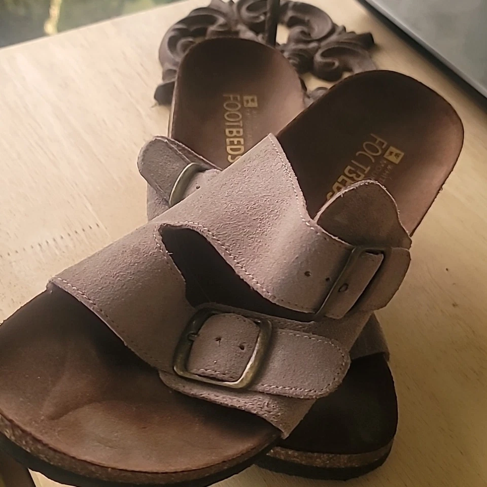 Sandalia para mujer White Mountain talla 9 Helga plana tostada malva marrón gamuza hebilla Foto 1 de 4