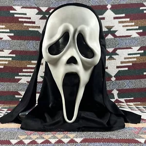 Vintage Scream Mask Gen 3 Glow In The Dark - Picture 1 of 5