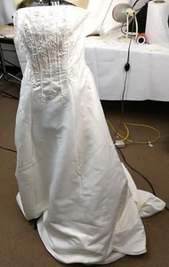 Elegance Bridal Wedding Dress with Jacket Woman Size 12 Cream Ivory Embroidered - Picture 1 of 11