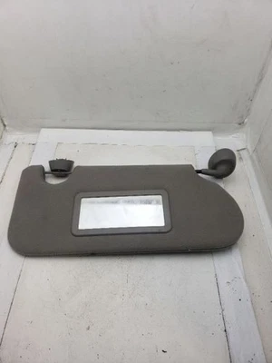 Parasol derecho usado se adapta a: Chevrolet Trailblazer 2002 sin iluminación gris derecho Foto 1 de 3