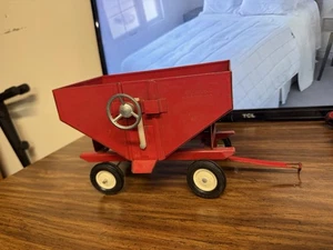 Vintage 1960’s Ertl Gravity Grain Wagon IH Red 1:16 Scale - Picture 1 of 8