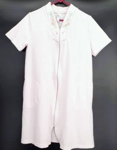 Simply Basic Housecoat Short Sleeve Full Zip Embroidered Floral Pink Size Small - Picture 1 of 11