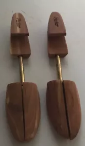 FLORSHEIM Cedar Wood Cobbler Shoe Tree Shape Saver Insert Men's Size Large - Picture 1 of 2