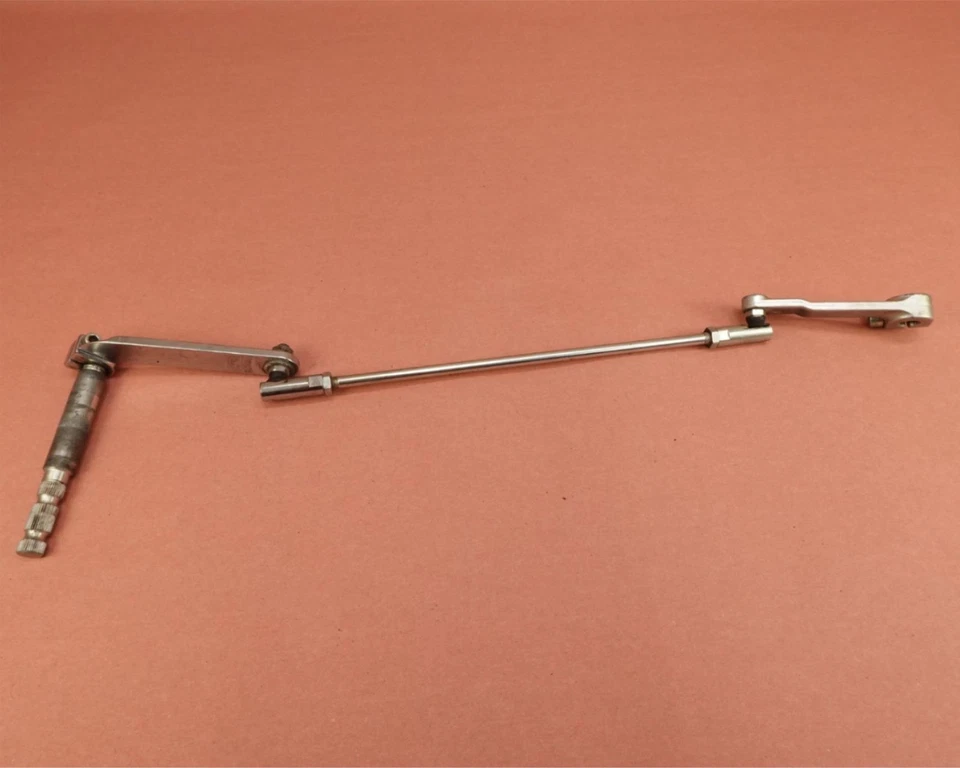 2000-2006 Harley Davidson FLTRI Road Glide SHIFTER LINKAGE ARM LINK - Image 1 of 4