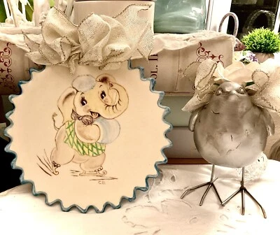 Lindo plato de elefante de patinaje sobre hielo pintado a mano años 40? "Perfecto para una guardería 7""" Foto 1 de 4