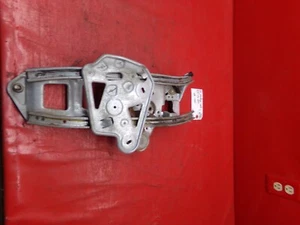 01-04 MUSTANG CONVERTIBLE QUARTER WINDOW GLASS REGULATOR LIFT LEFT DRIVER REAR - Picture 1 of 8