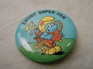 VINTAGE PINBACK BUTTON #48- 028 - 2 1/4" SMURFS CARTOON - SUPER FAN - Imagen 1 de 1