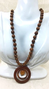 Collar de cuentas de madera estilo bohemio vintage con colgante circular grande - Imagen 1 de 5