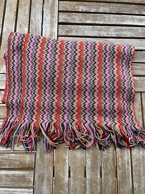 "Bufanda Missoni Chevron Zig Zag Lana Acrílico Rectángulo Flecos 74"" X 19"" Rojo Italia" Foto 1 de 4