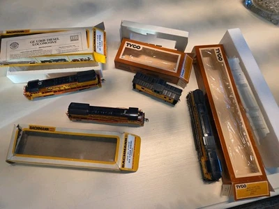 4 PC Chessie Model Train Set. Includes 2 Bachman GE U36 Diesel Locomotives. Vtg - Image 1 of 4